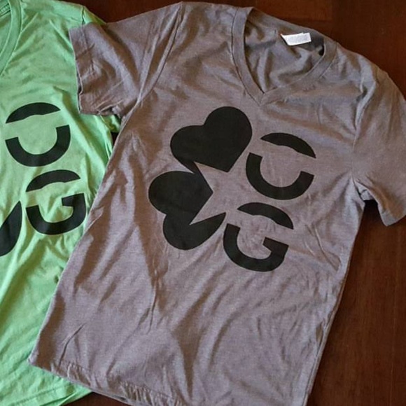 O'Grada Men's Classic Grey V-Neck - Picture 3 of 5